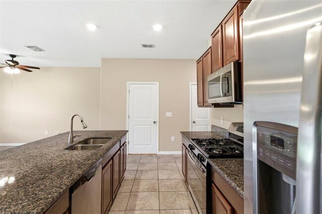 Building Photo - 16948 Storyline Dr