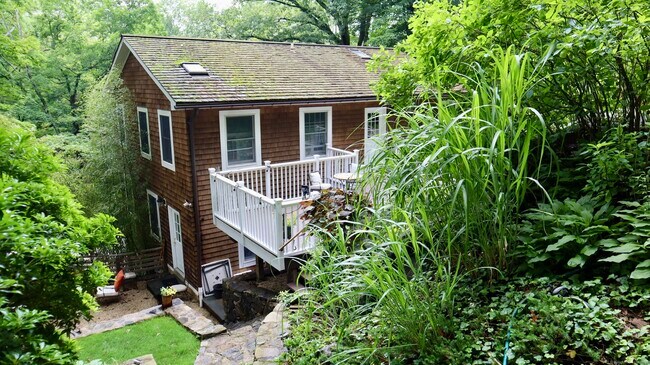 Building Photo - 19 Gaylord Dr N