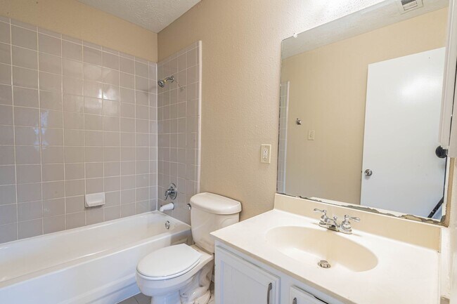Building Photo - 2516 Orion Dr