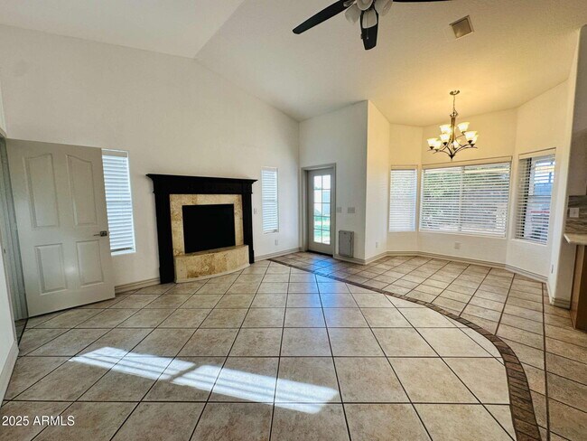 Building Photo - 2110 E Enrose Cir