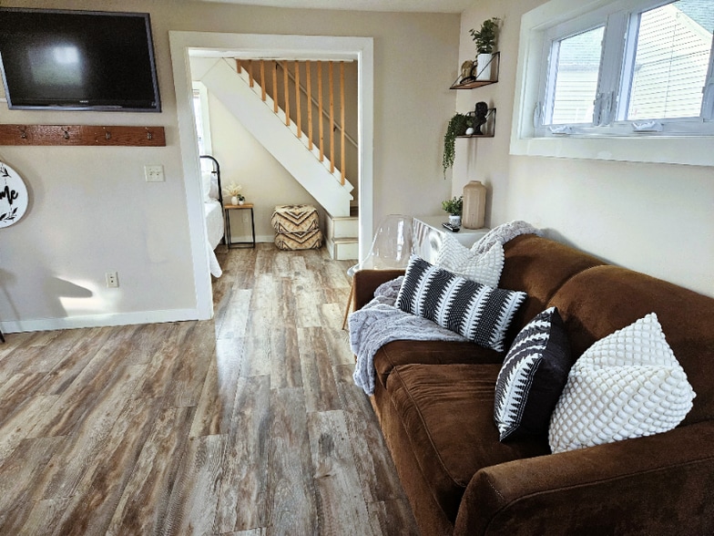 Building Photo - 1004 W Kamps Ave