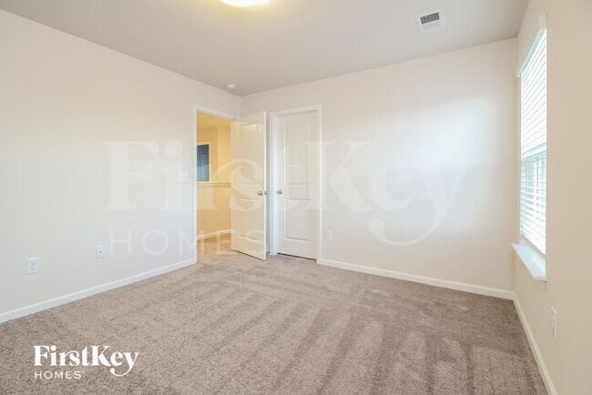 Building Photo - 1101 Mission Hill Ln