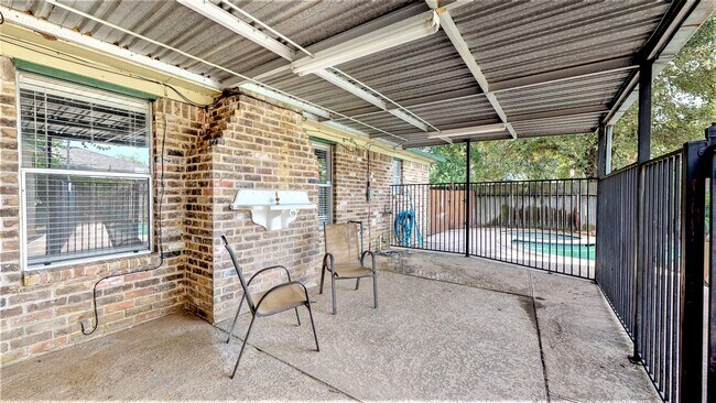 Building Photo - 24314 Spring Mill Ln