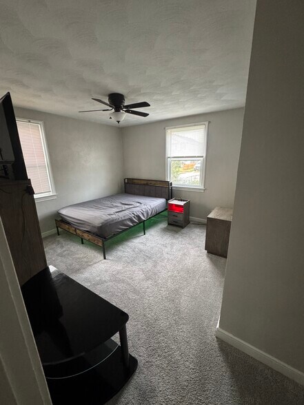 Master bedroom - 317 Dune St