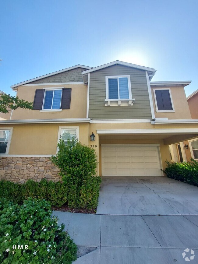 Building Photo - Charming 4 bed 2.5 bath in Anaheim! MUST S...