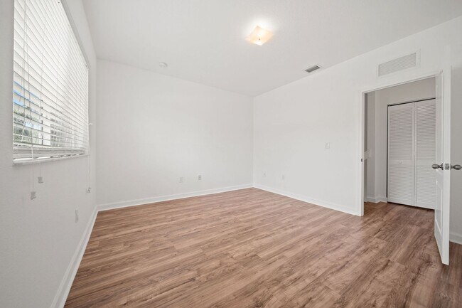 Building Photo - Cutler Bay Townhouse