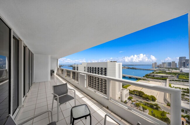 Building Photo - 1717 N Bayshore Dr