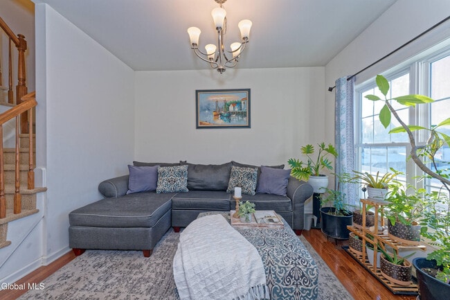 Building Photo - 1 Haywood Ln