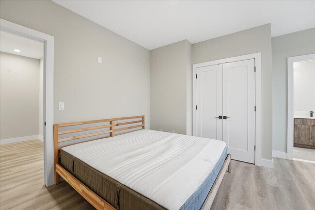 Building Photo - 3516 John F. Kennedy Blvd