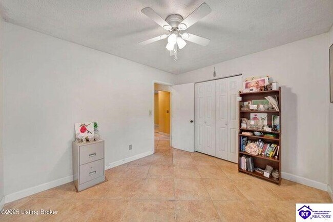 Building Photo - 809 Clifford Dr