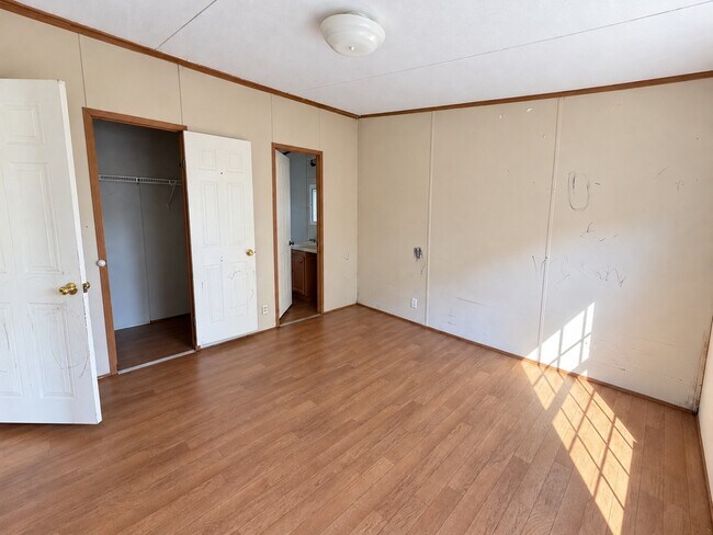 Building Photo - 3 Bed/2 Bath - Unit 204 Gaither