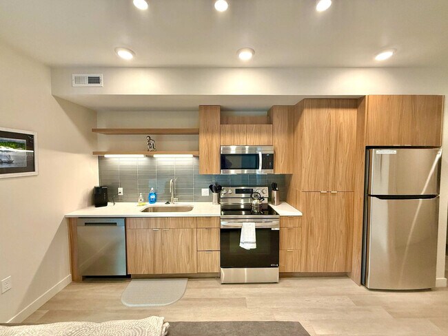 Building Photo - 360 W 200 S