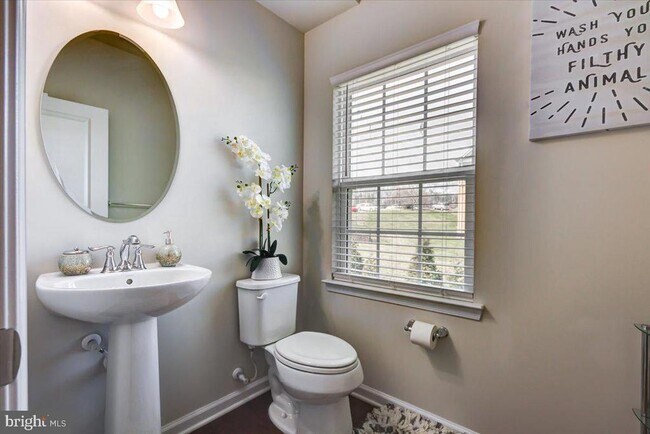 Building Photo - 3550 Briarwood Dr