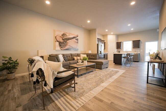Building Photo - One-Level Carefree Living in a quiet and i...
