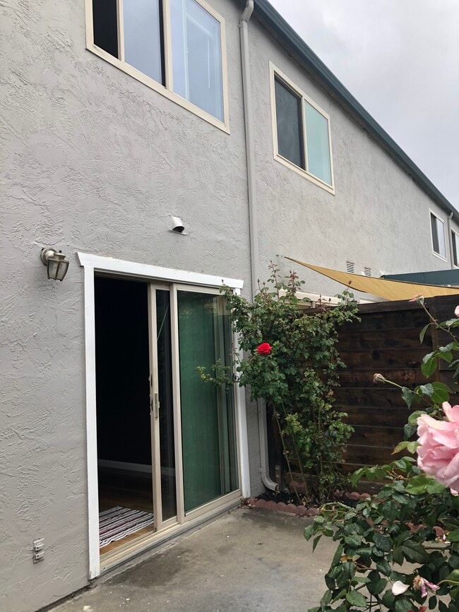 Building Photo - 3555 Northwood Dr.