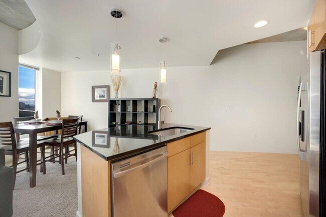 Building Photo - 930 15th St