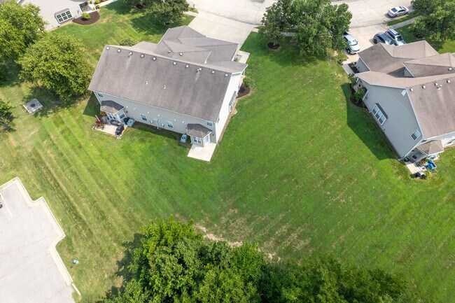 Building Photo - Huge 3 Bedroom, 2 Bath Town Home in SW Col...