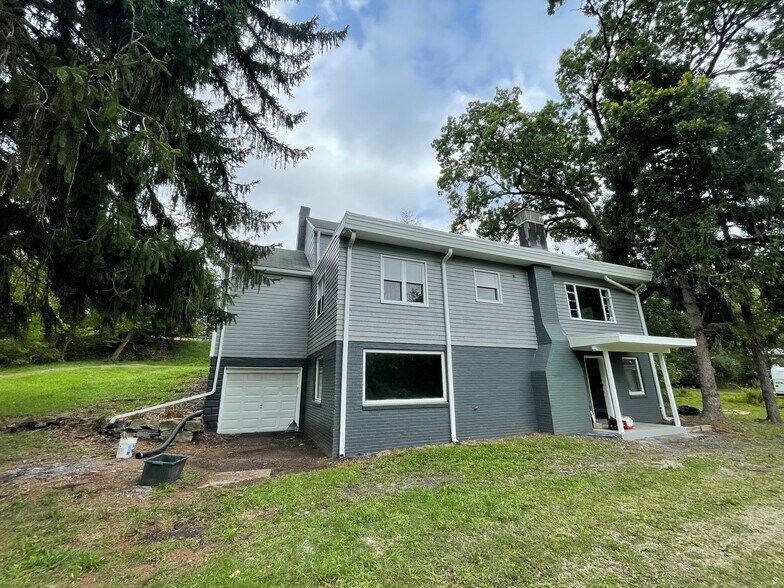 Back of House - 1813 Clairton Rd