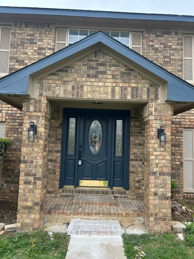 Building Photo - 1131 Holly Dr