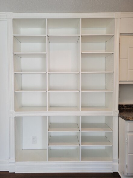 Built In Bookcase - 4575 W 80th Street Cir