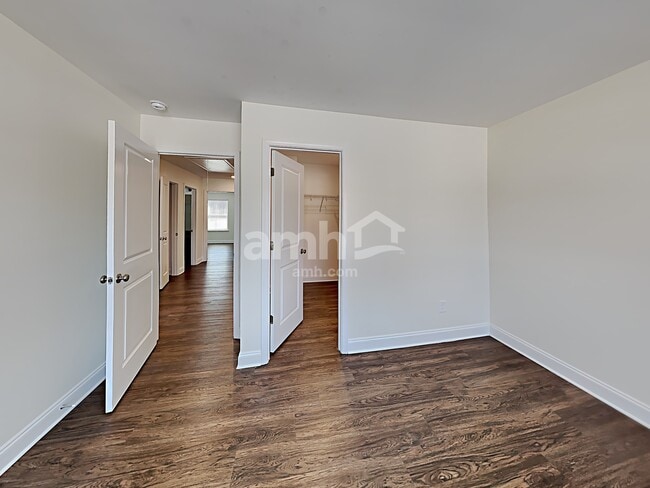 Building Photo - 354 Macroom Ct