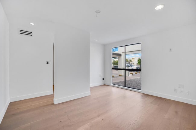 Building Photo - 6814 N 72nd Pl