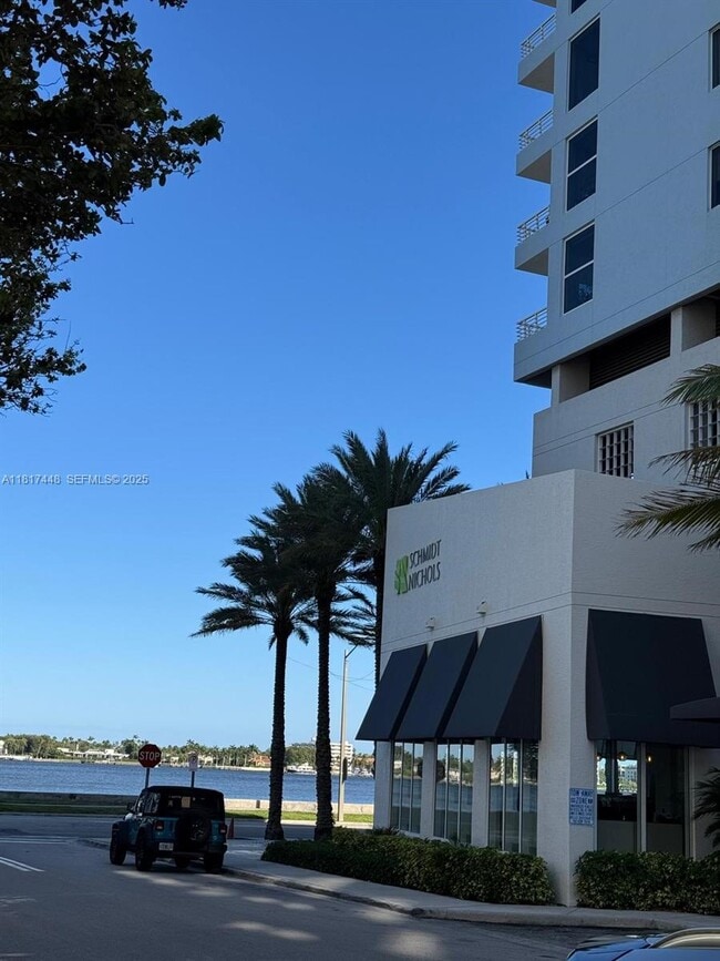 Building Photo - 1551 N Flagler Dr