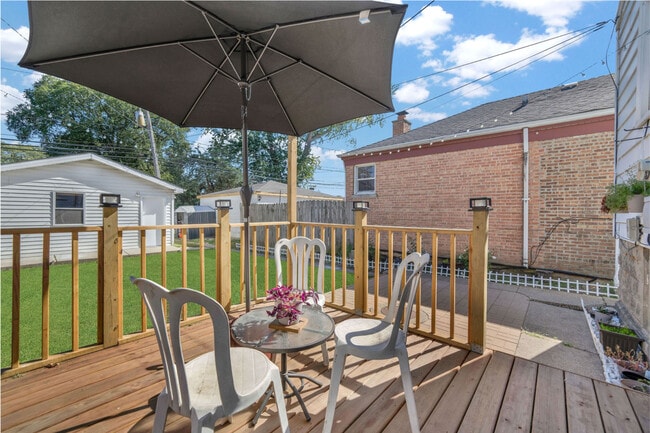 Building Photo - 9427 S Utica Ave