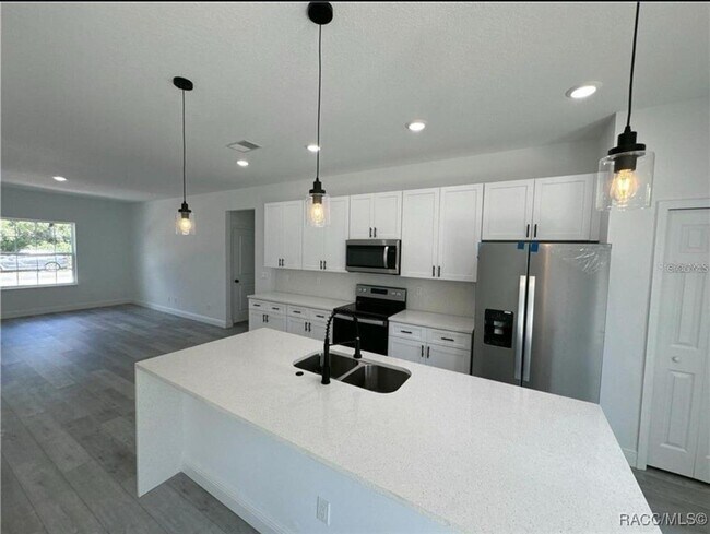 Building Photo - 8908 N Gilovu Dr