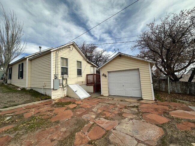 Back view/Garage - 202 E Buffalo St