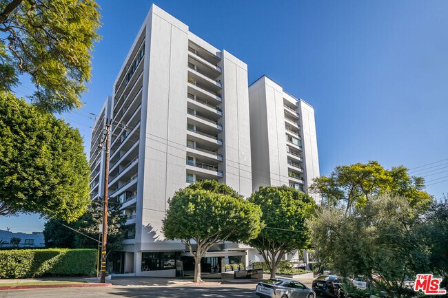 Building Photo - 1100 Alta Loma Rd