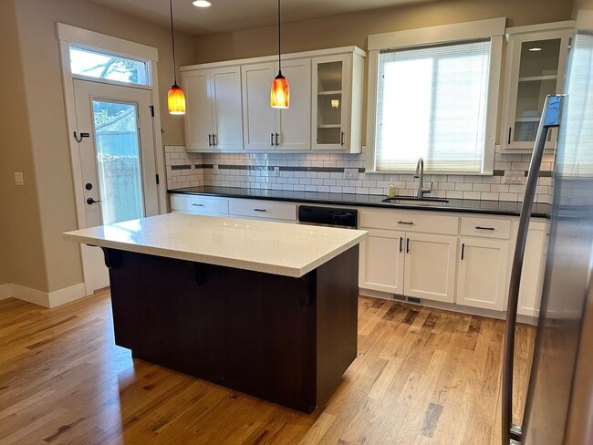 Building Photo - Super Cute 3 Bedroom with Bonus/Office in SE Portland Home!