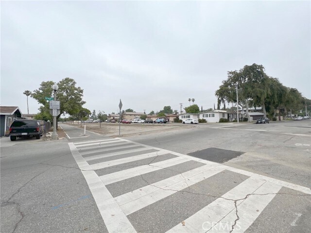 Building Photo - 284 N Palm Ave