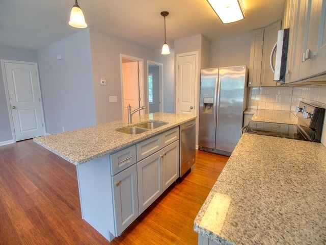 Building Photo - 4 Bedroom 3 Bath Home In Chapel Hill!