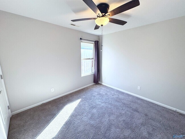 Building Photo - 121 Daymark Dr