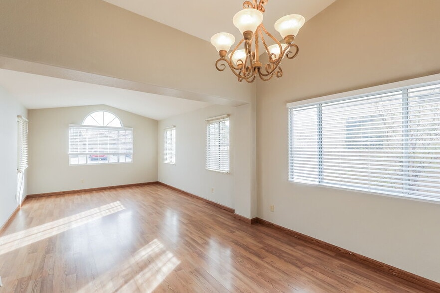 Building Photo - 8915 N Veridian Dr