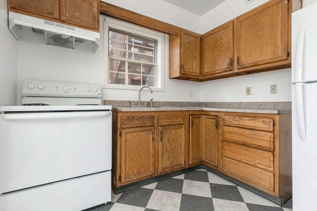 Building Photo - 705 M St