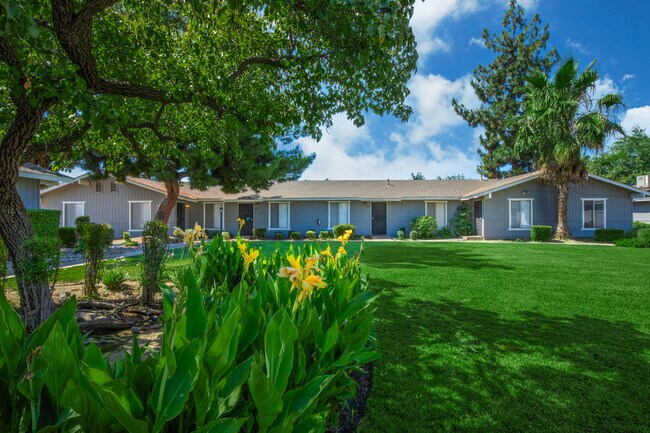 Building Photo - Villa Gardens