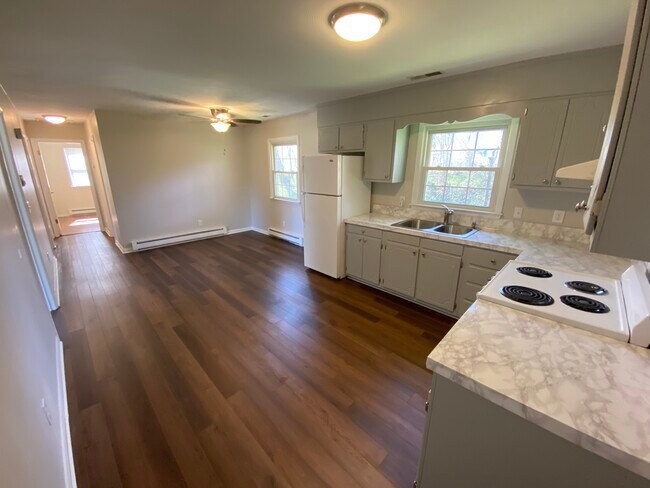 Dine-In Kitchen - 355 Badgett Ave