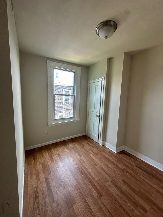 Building Photo - 3 BED 1 BATH HOME FOR RENT