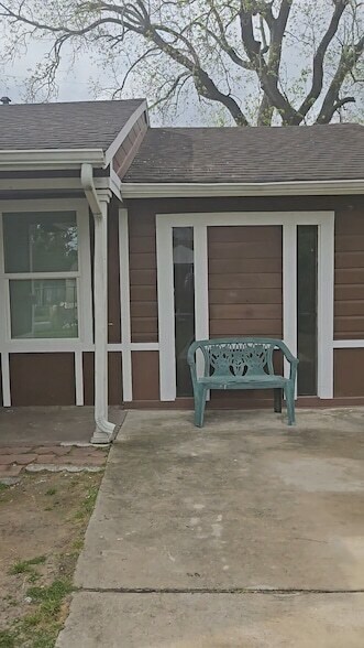 Building Photo - 4834 Clover St