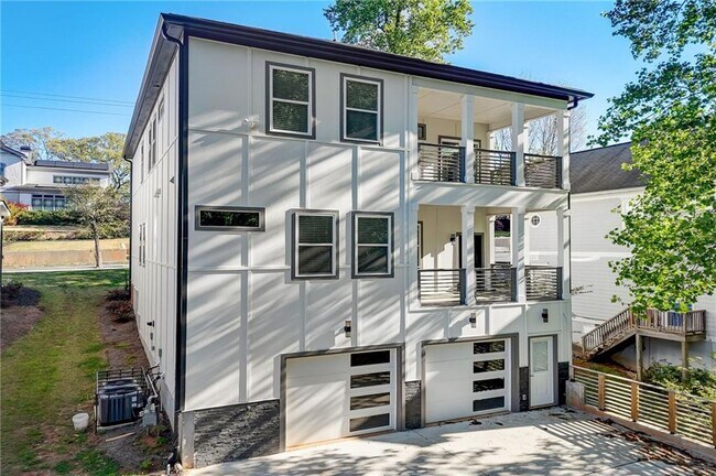 Building Photo - 2014 Cambridge Ave