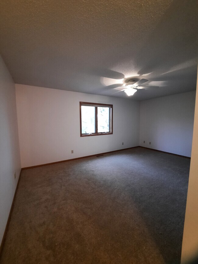 Building Photo - 613 N Broadway