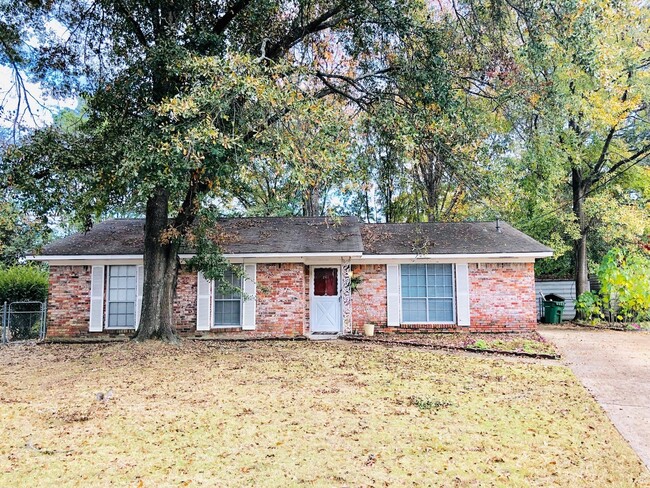 Primary Photo - ** 4 bedrooms, 2 bath Located off Atlanta ...