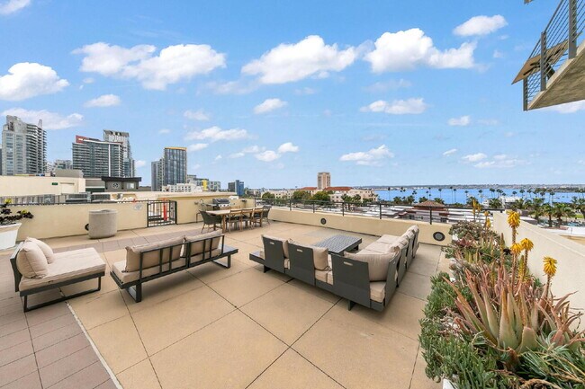 Building Photo - Chic Furnished Loft with Bay Views in the ...