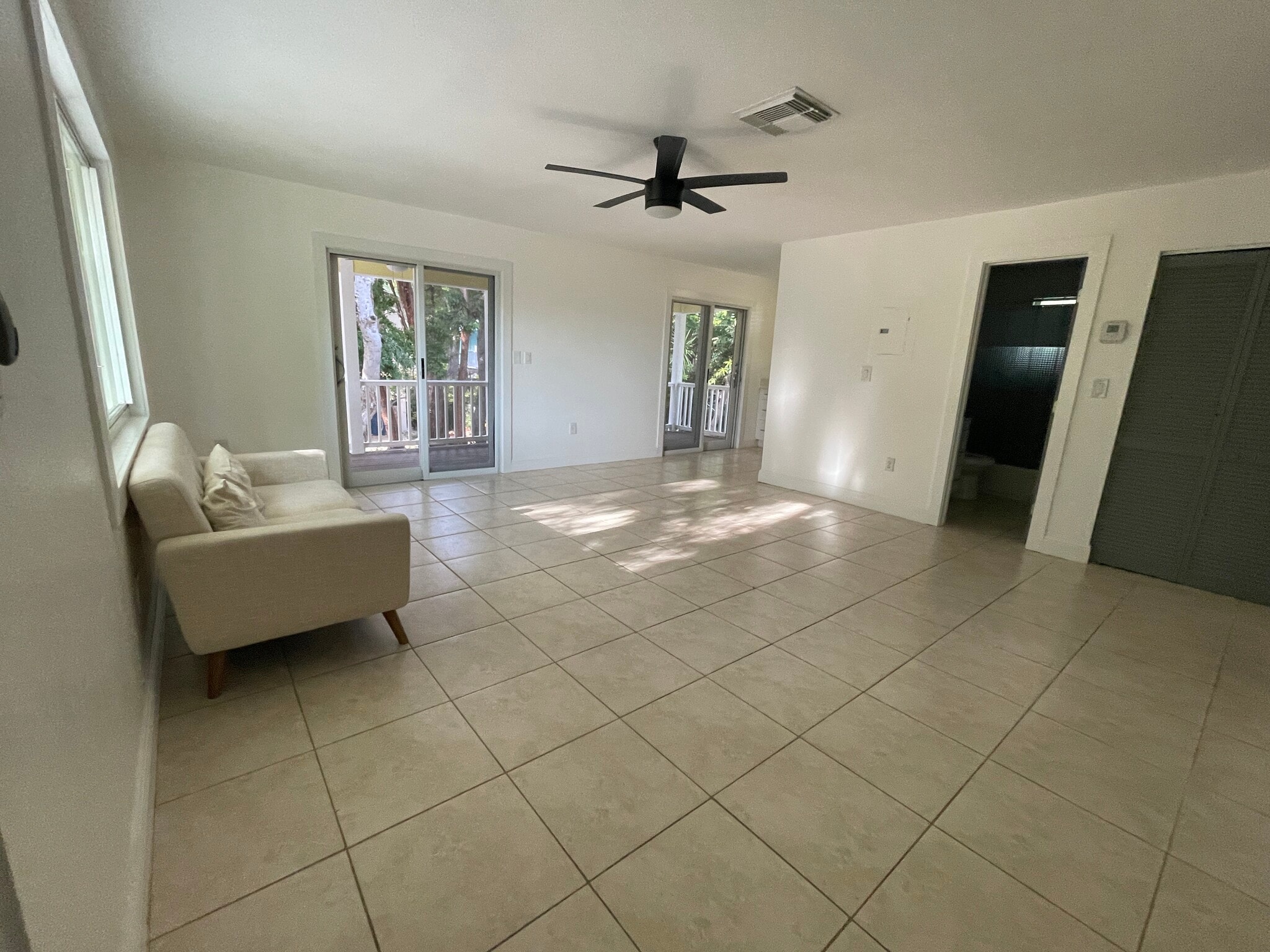 Upstairs living room - 509 Fisherman’s Trail