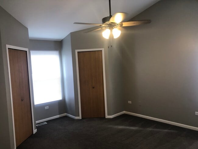 Building Photo - 671 Fieldcrest Dr