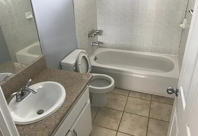 Building Photo - 212 S Avenue 58