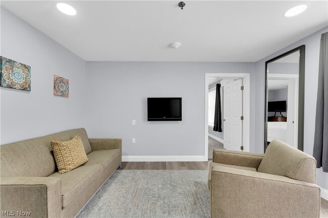 Building Photo - 797 E Market St