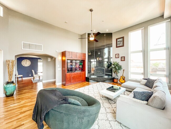 Building Photo - 287 E Fountain Blvd